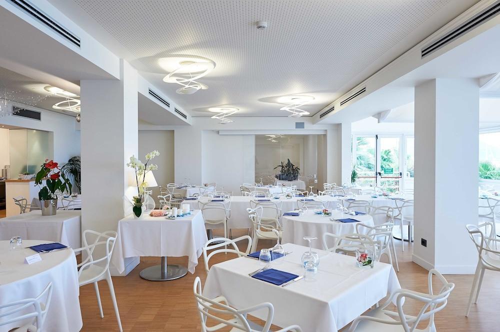 Hotel Croce Di Malta Imperia Buitenkant foto
