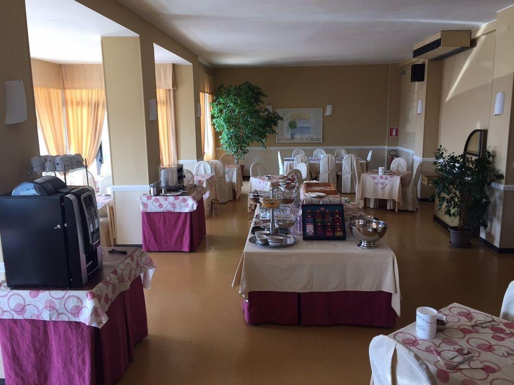 Hotel Croce Di Malta Imperia Buitenkant foto