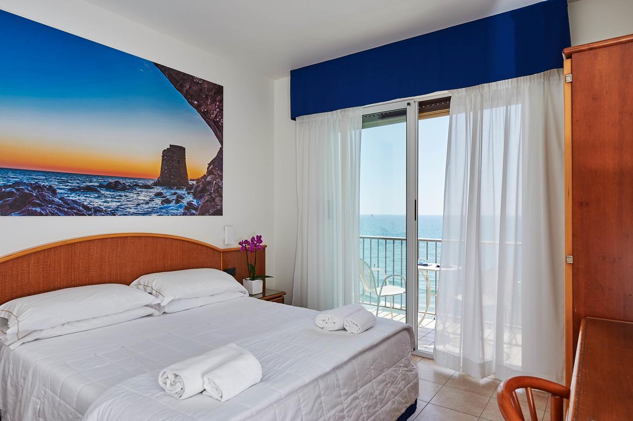Hotel Croce Di Malta Imperia Buitenkant foto