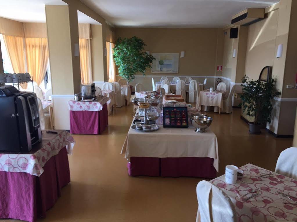 Hotel Croce Di Malta Imperia Buitenkant foto