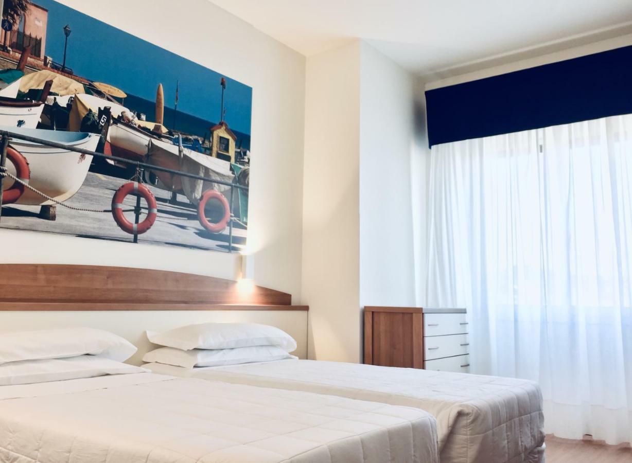 Hotel Croce Di Malta Imperia Buitenkant foto